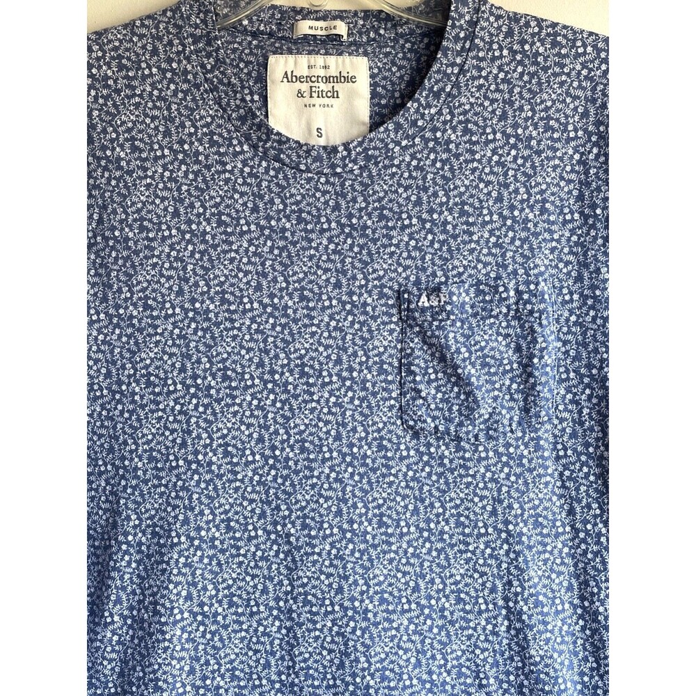 Abercrombie and Fitch Men’s Small Muscle Tee T Shirt Blue Floral Front Pocket